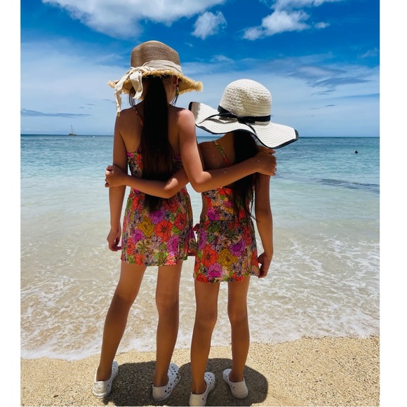 •Posh Ambassador II• - Picture 4 of 5